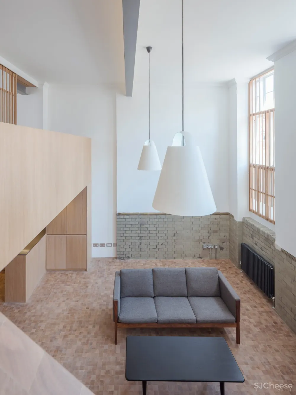 首发 | COFFEY ARCHITECTS设计,伦敦公寓翻新覆盖了数千块实木块