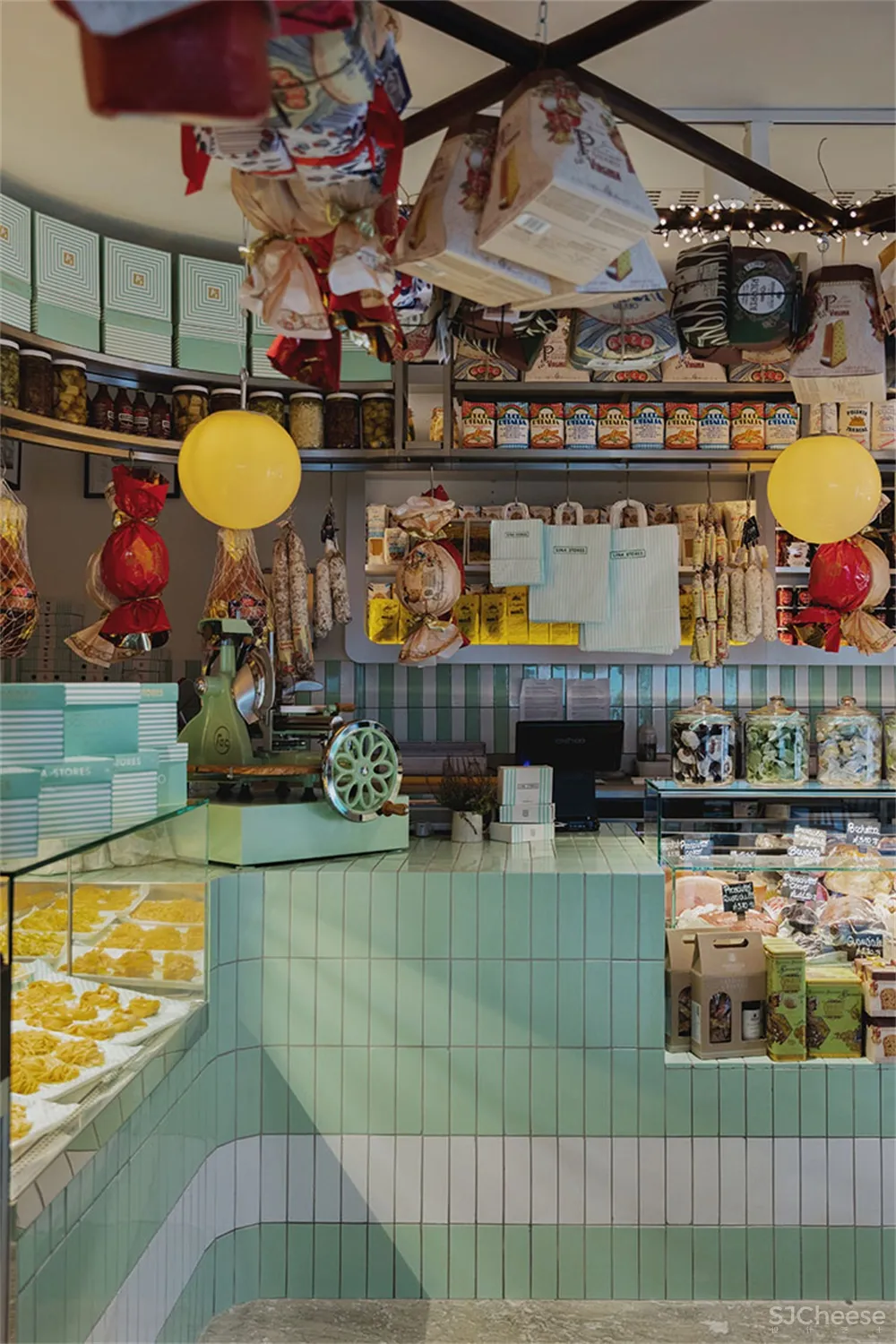 Red Deer l 伦敦Lina Stores风情餐厅