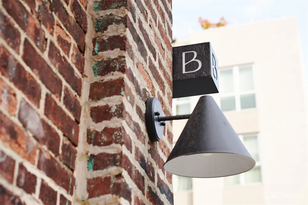 Verona Carpenter | 布鲁克林某厂房改造spa浴场