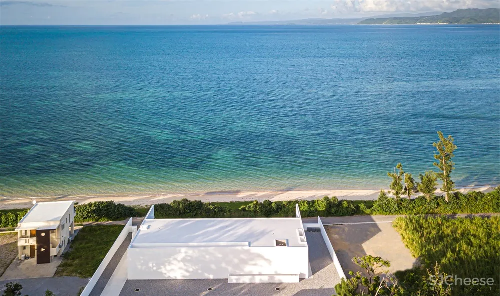 Shinichi Ogawa & Associates l 日本白色简约海滨别墅