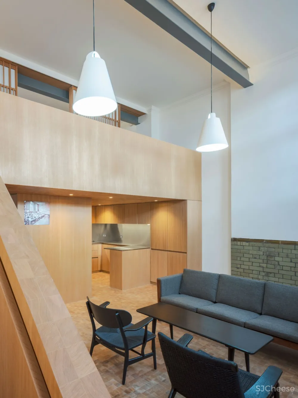 首发 | COFFEY ARCHITECTS设计,伦敦公寓翻新覆盖了数千块实木块