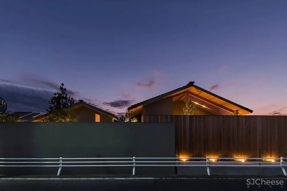 上町研究所 | 千年古迹边上的现代日式住宅