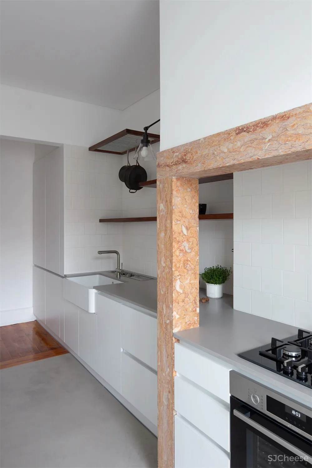 Lola Cwikowski l 葡萄牙Penha de france极简公寓