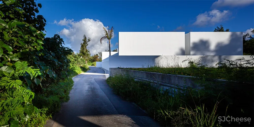 Shinichi Ogawa & Associates l 日本白色简约海滨别墅