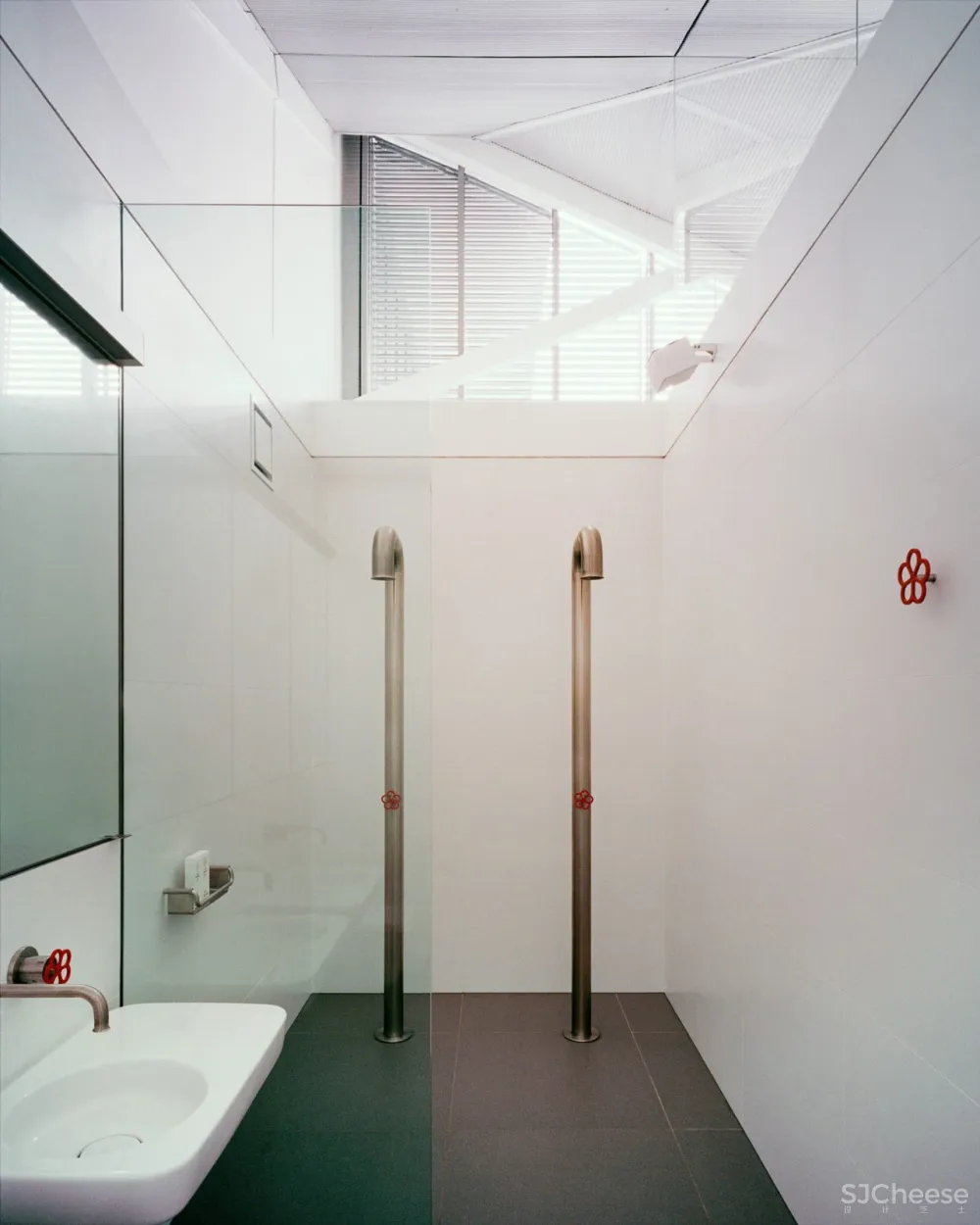 首发 | Ian Moore Architects设计,工业仓库被改造成一个现代的四居室家庭住宅