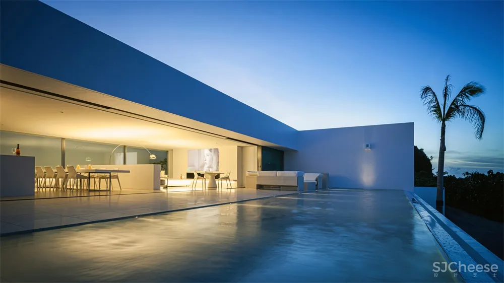 Shinichi Ogawa & Associates l 日本白色简约海滨别墅