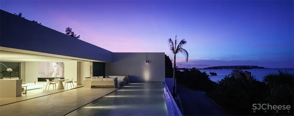 Shinichi Ogawa & Associates l 日本白色简约海滨别墅