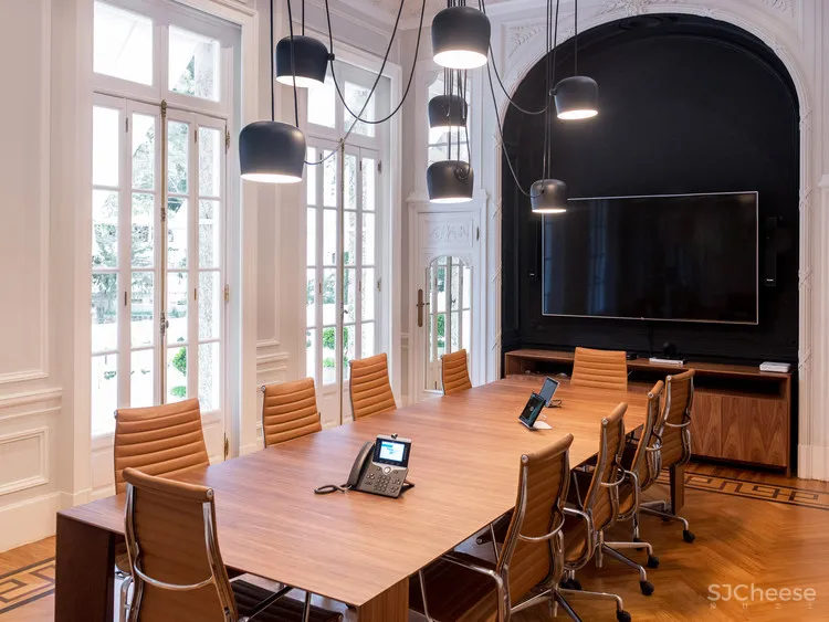 百年历史氛围中的亮黄色空间 Casa Firjan Atelier77