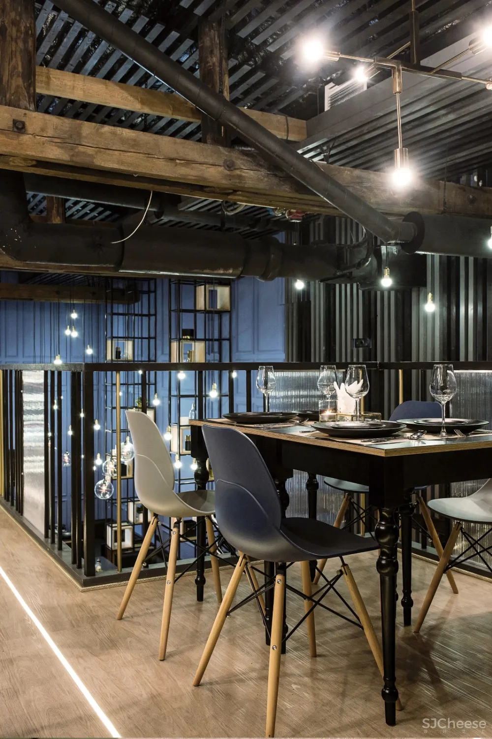 233m²圣彼得堡Cherdak工业风酒吧 CARTELLE DESIGN