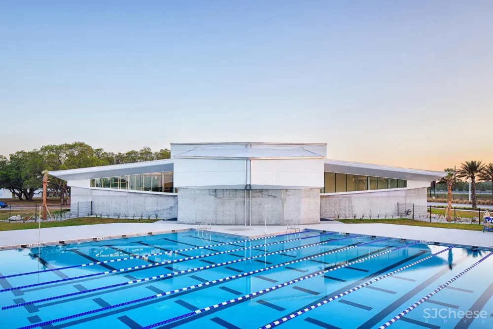 佛罗里达理工大学学生活动中心 / Straughn Trout Architects