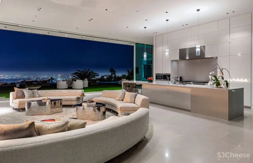 3.98 亿的超级山顶豪宅，无比奢侈的观景台