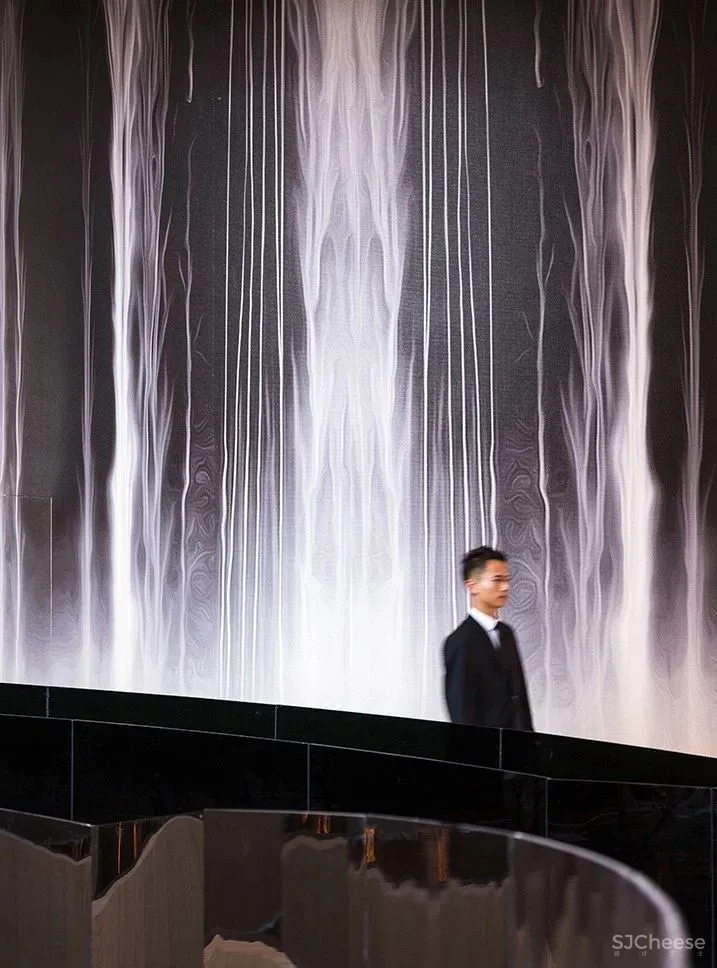 不拘一格的售楼处设计,仿佛置身在山水自然间