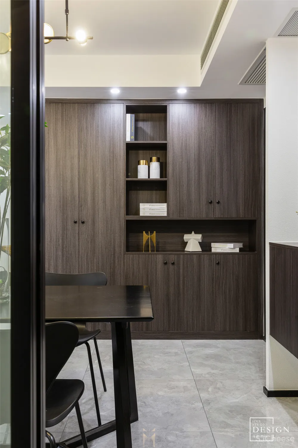 黑白交织奏乐，谱写单身自主的生活空间 海航设计