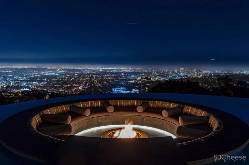 3.98 亿的超级山顶豪宅，无比奢侈的观景台