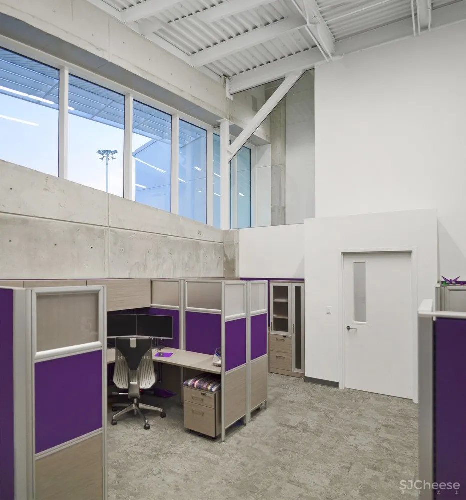 佛罗里达理工大学学生活动中心 / Straughn Trout Architects