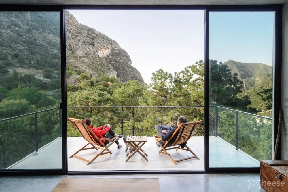 214E小屋,面向林间的观景台 / P+0 Architecture + David 首