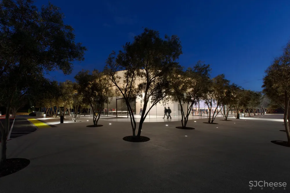 苹果总部游客中心,美国加州 / Foster + Partners