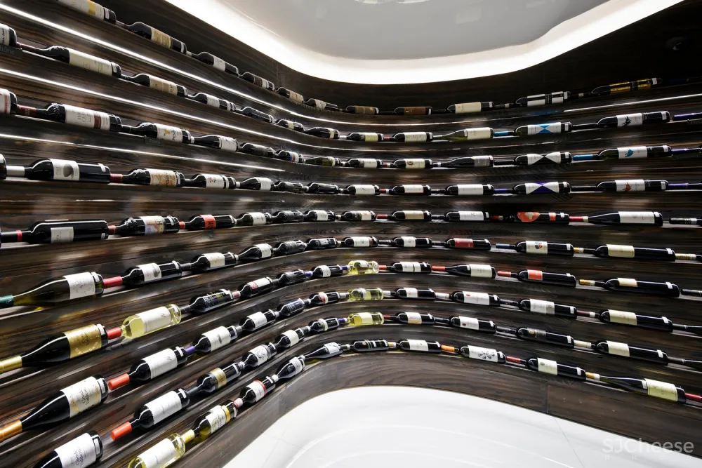 Studio Arthur Casas | Mistral 葡萄酒销售餐厅 首