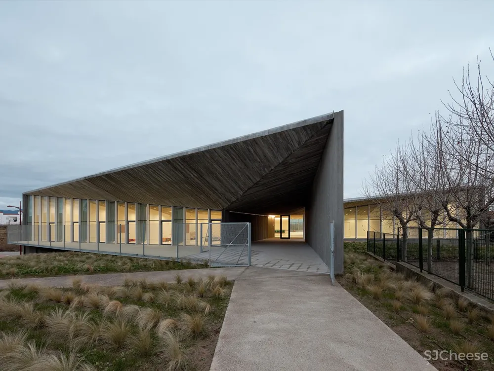 Taller Basico de Arquitectura | 空心岩石的结构建筑 首