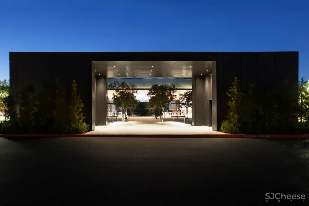 苹果总部游客中心,美国加州 / Foster + Partners