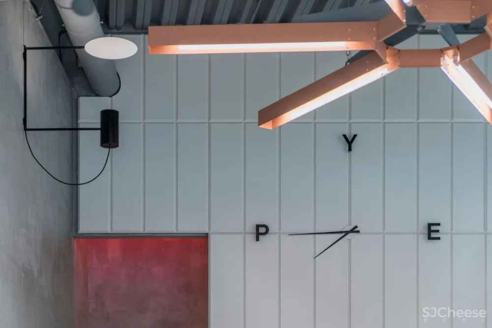 旧烘焙厂改造成的P.Y.E眼镜店 Facultative Works