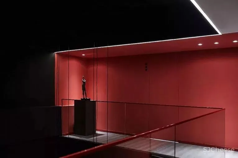 红与黑的颠覆，空间的时尚感官