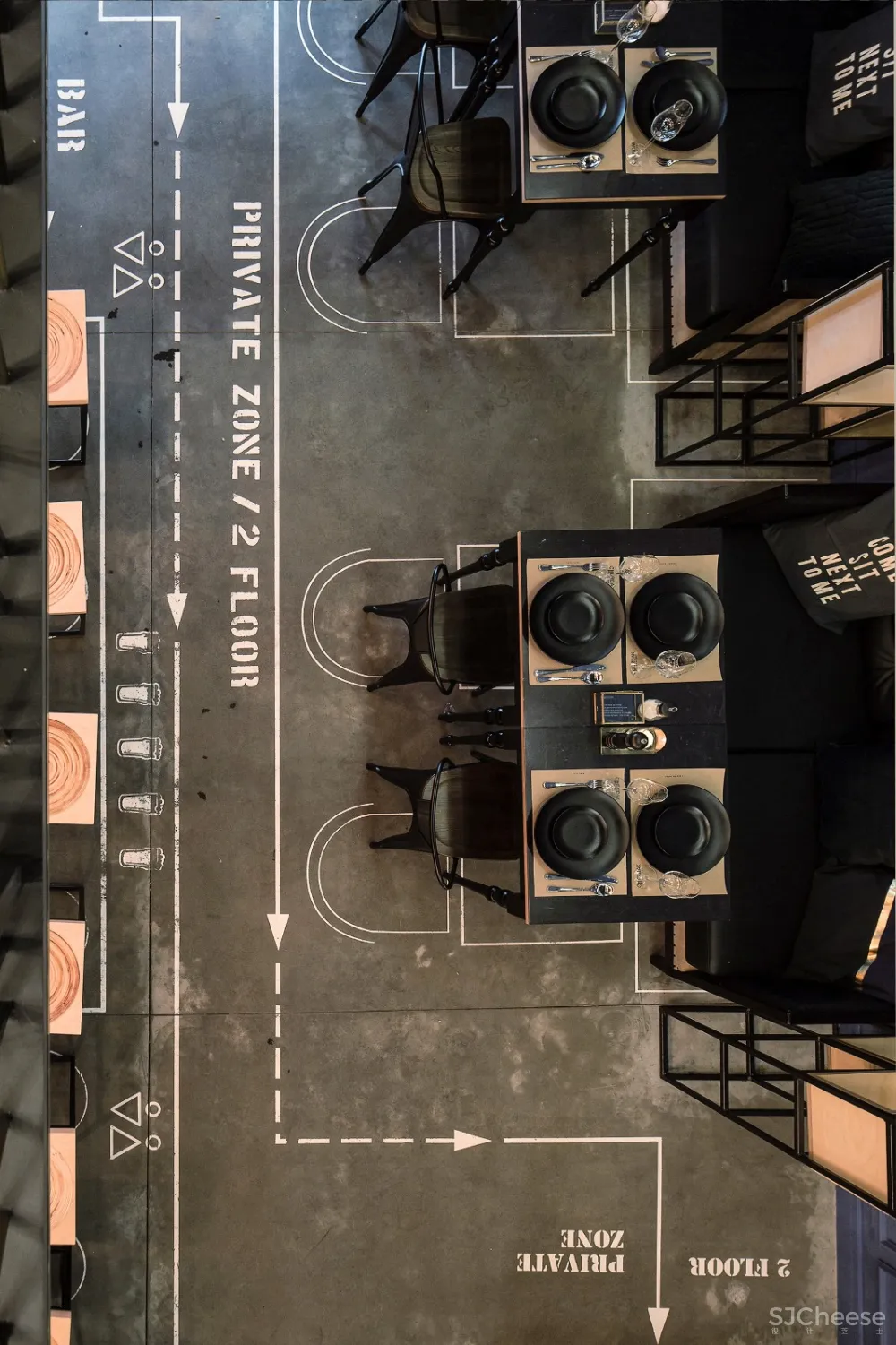 233m²圣彼得堡Cherdak工业风酒吧 CARTELLE DESIGN