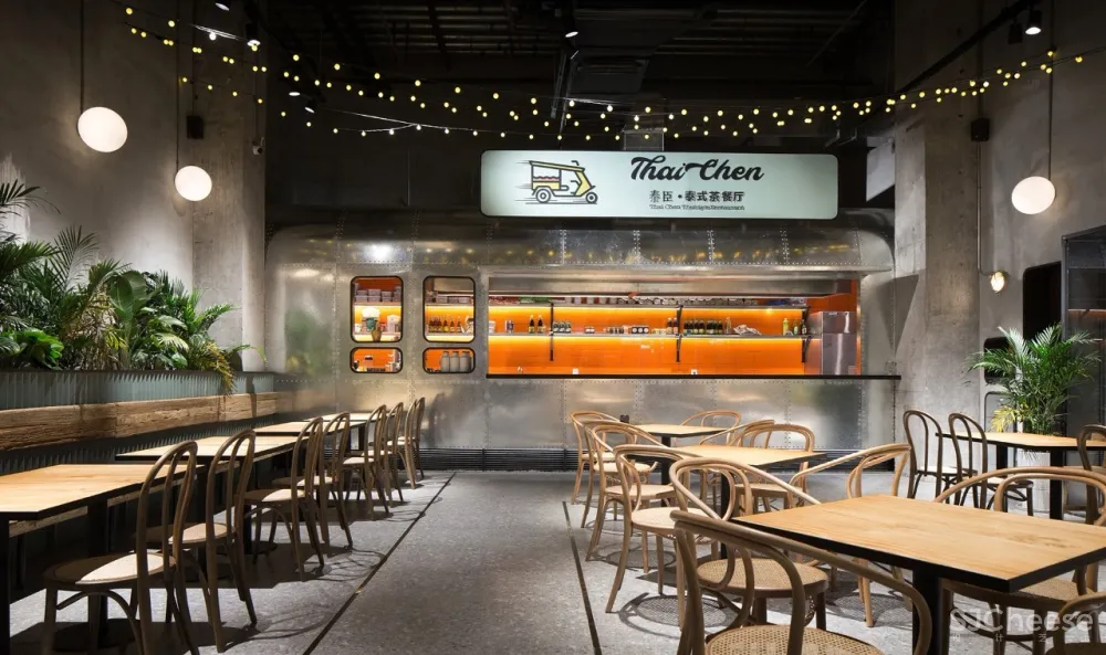 朴开十向新作首发 | 有一辆铁皮小车从曼谷开到了成都 首