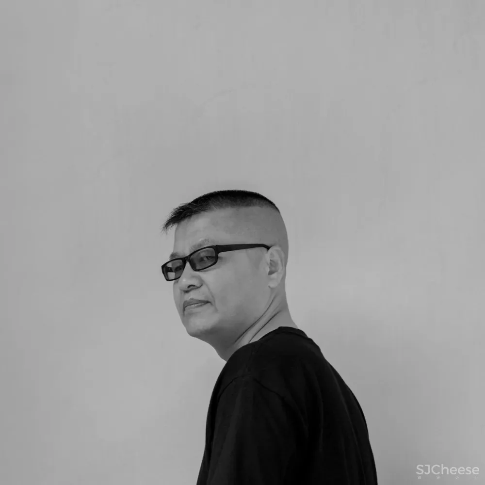新作 | 135m² 怪异阁楼,创意爆改为画廊式的舒适三层 首