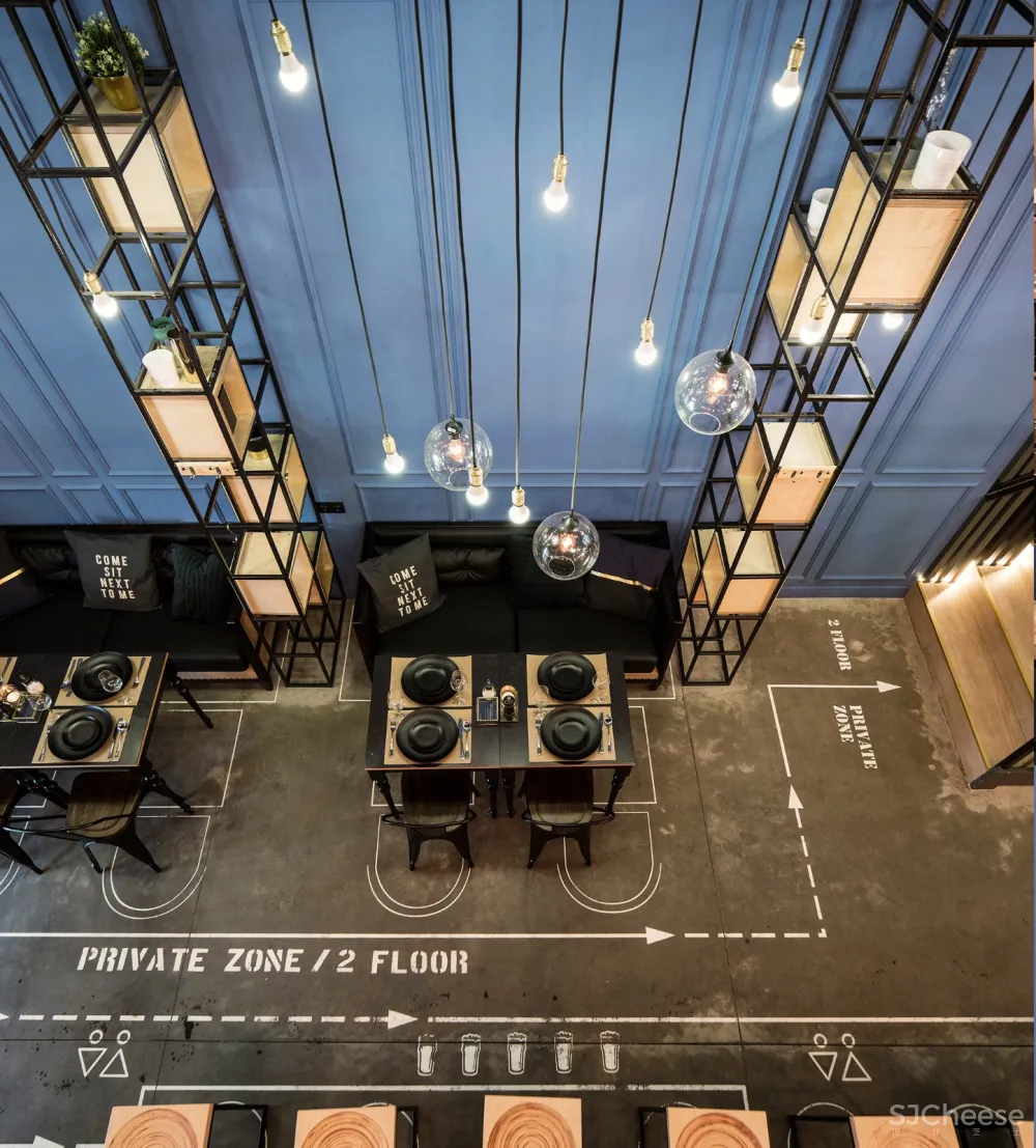 233m²圣彼得堡Cherdak工业风酒吧 CARTELLE DESIGN