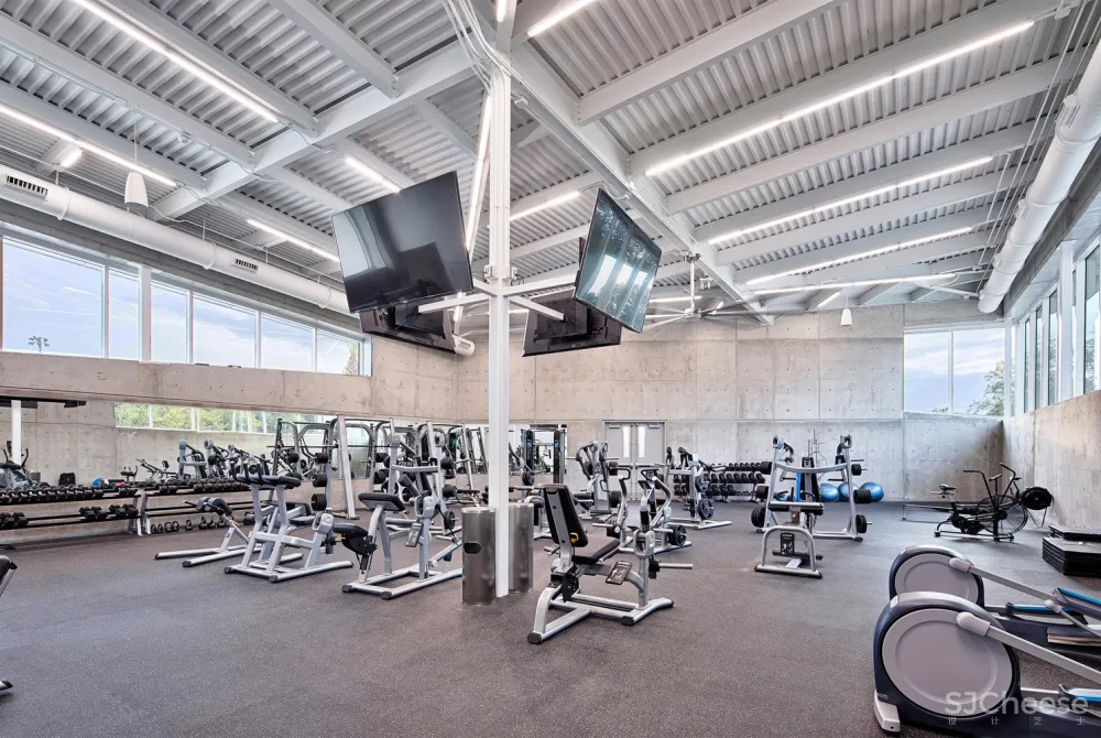 佛罗里达理工大学学生活动中心 / Straughn Trout Architects