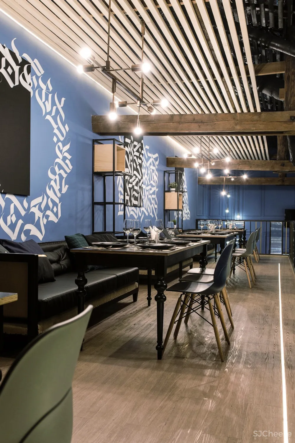 233m²圣彼得堡Cherdak工业风酒吧 CARTELLE DESIGN