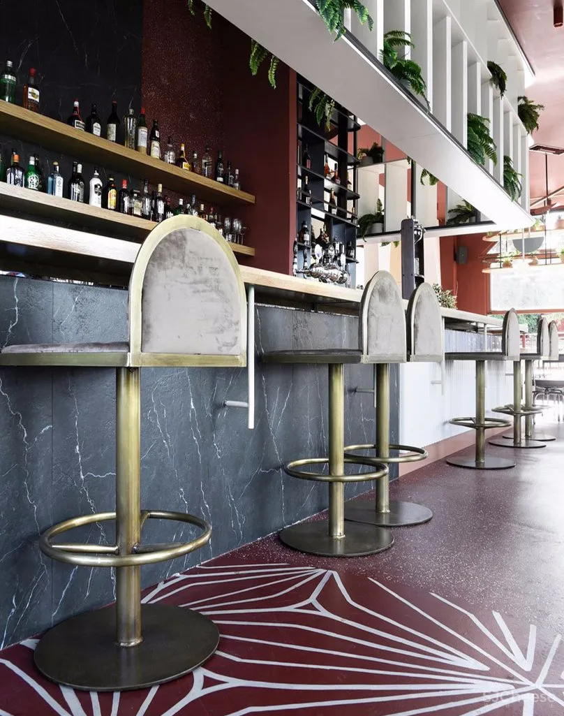 拼贴风格的室内空间，希腊Lofos酒吧 | Ark4lab 首