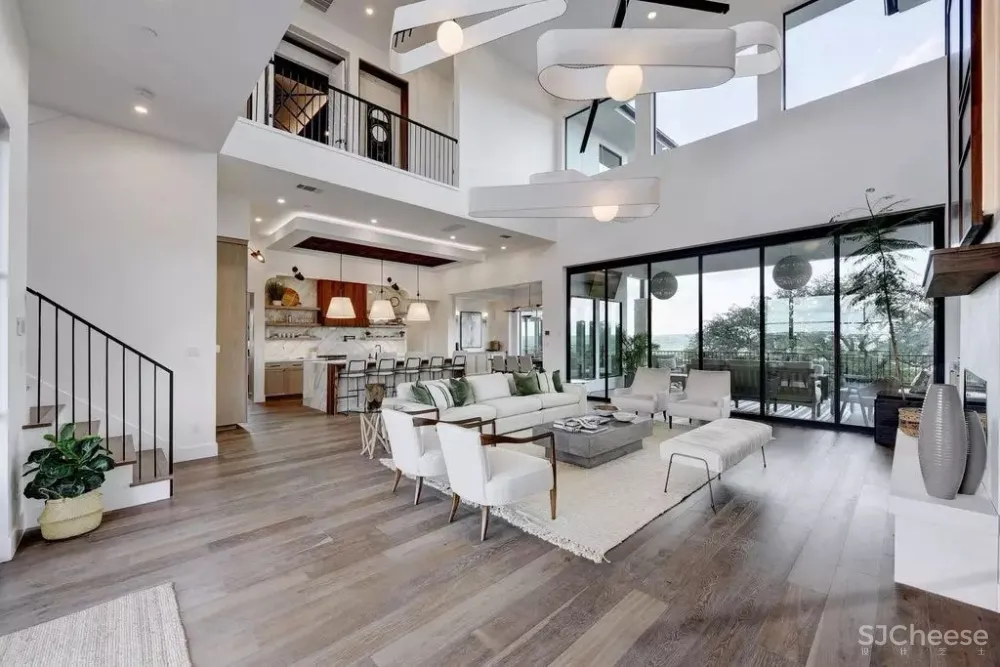 自然绿+白色,同样具有戏剧性和奢华感! 首