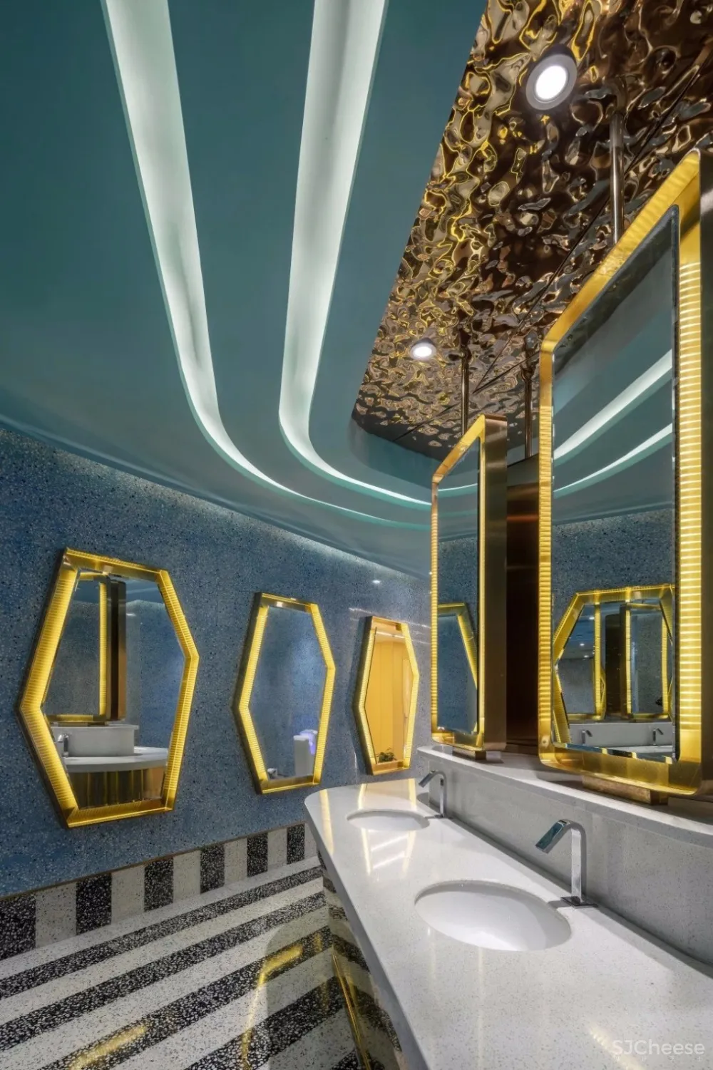 这么炫酷的电影院，你见过吗