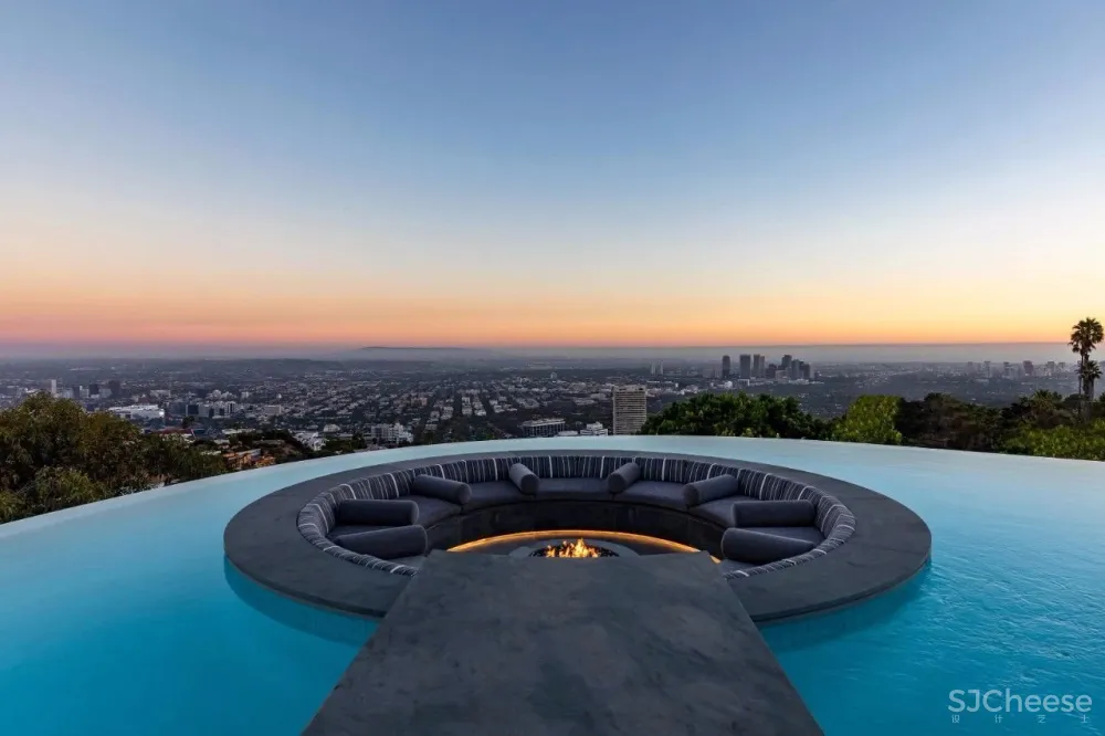 3.98 亿的超级山顶豪宅，无比奢侈的观景台