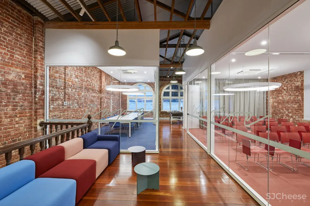 澳大利亚EF新国际语言中心 / ZMHD