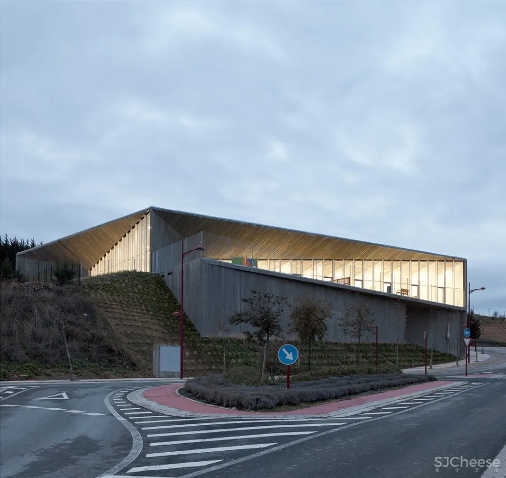 Taller Basico de Arquitectura | 空心岩石的结构建筑 首