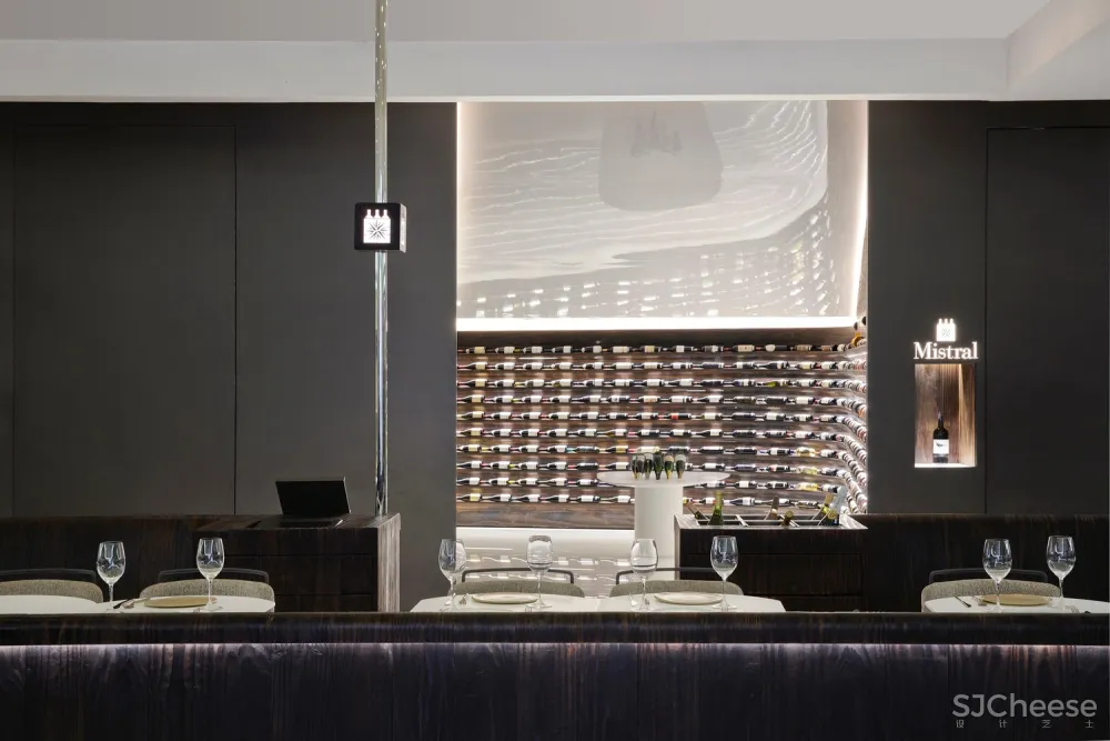 Studio Arthur Casas | Mistral 葡萄酒销售餐厅 首