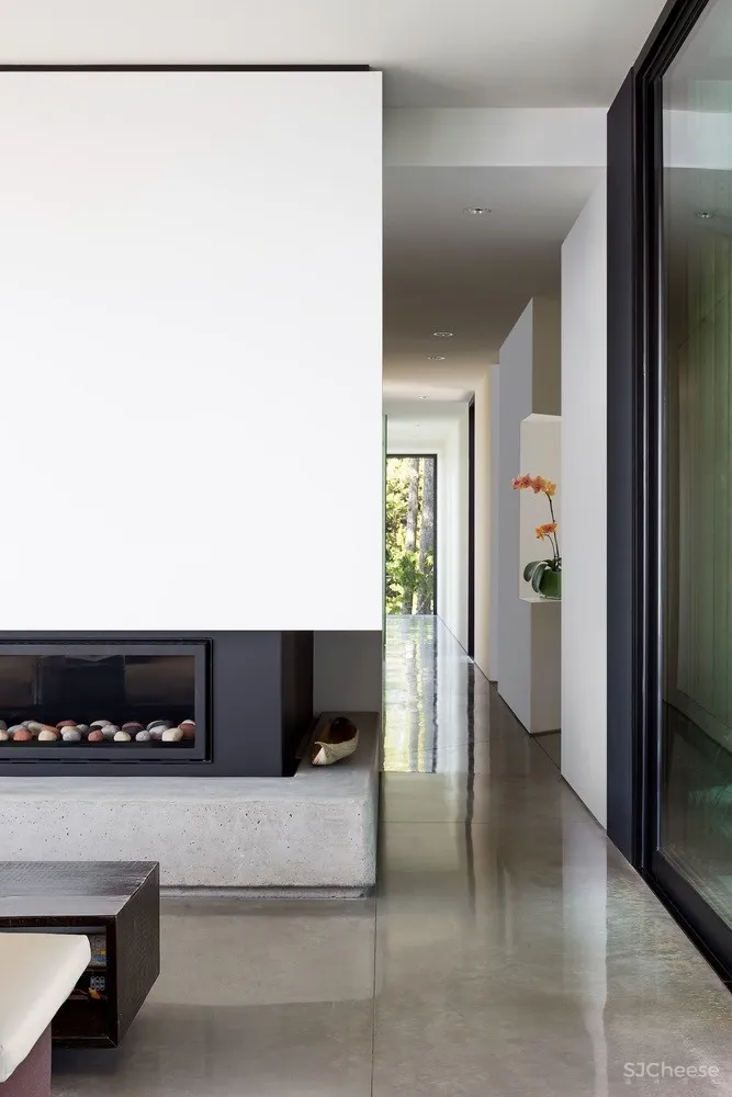 加拿大深色木结构住宅 | Okada Marshall House