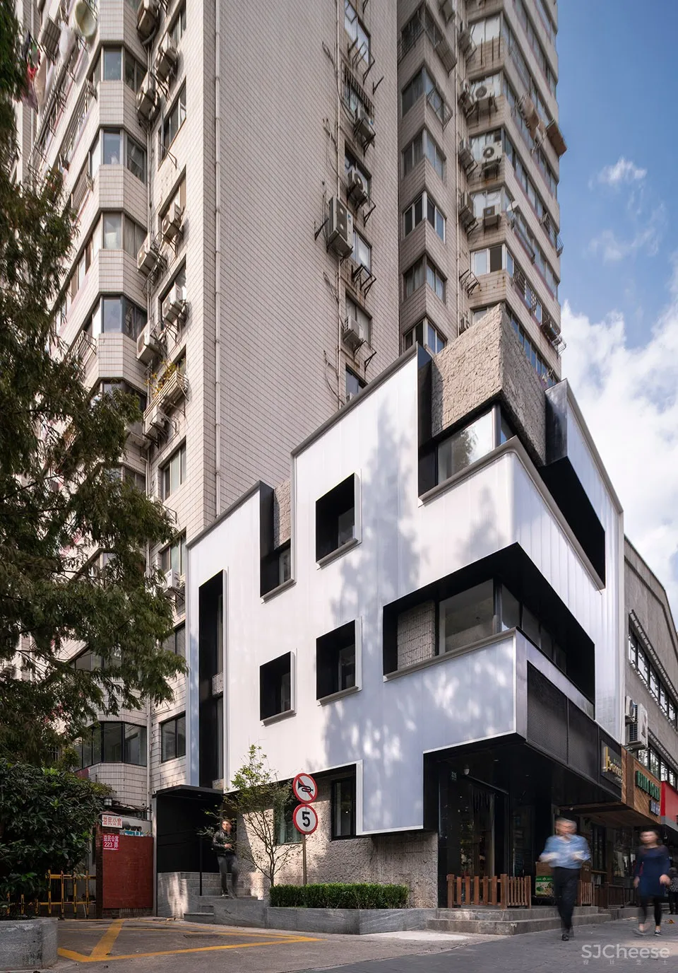 “The Arcade”办公空间,上海 / Atelier Zerebecky