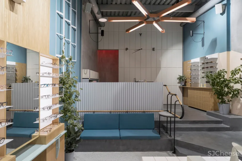 旧烘焙厂改造成的P.Y.E眼镜店 Facultative Works