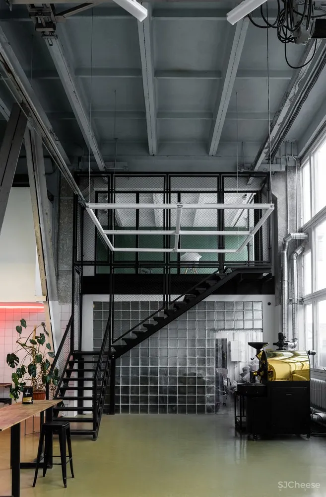 ZROBYM architects | 俄罗斯咖啡馆 Kitchen Coffee Roasters 首