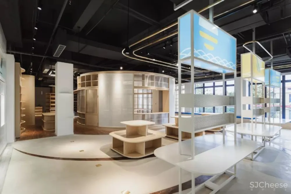 上海交大的00后书店，用有趣抵抗这个无聊的时代