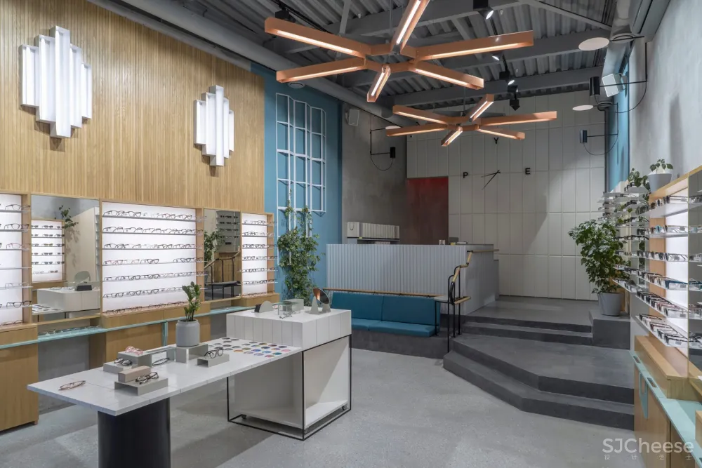 旧烘焙厂改造成的P.Y.E眼镜店 Facultative Works