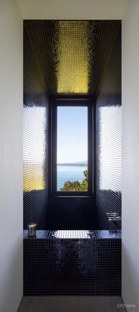 加拿大深色木结构住宅 | Okada Marshall House