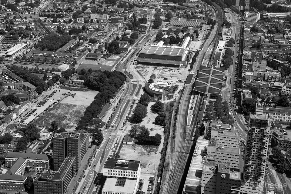 LocHal图书馆建筑设计，荷兰 / Civic Architects