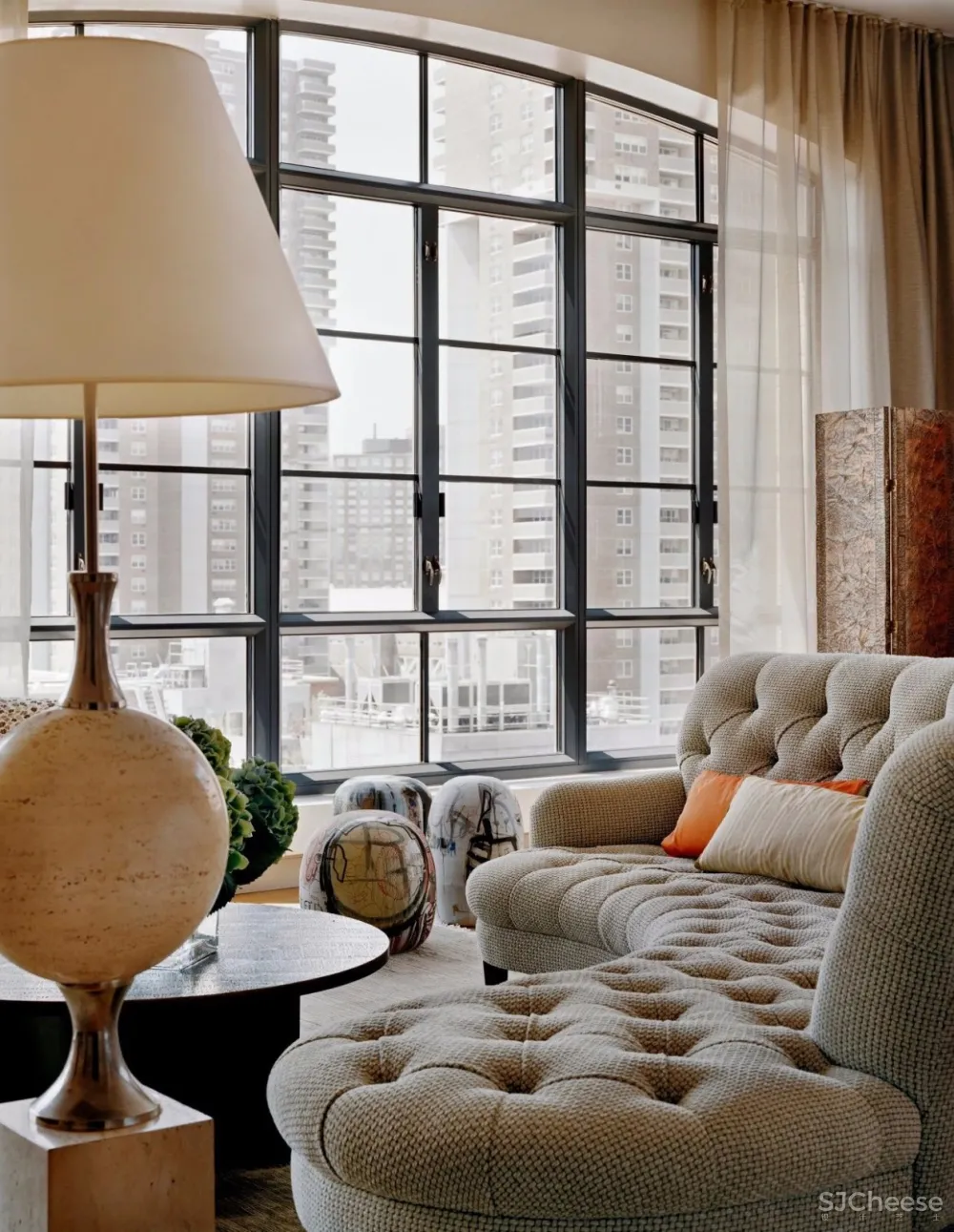 Fox Nahem | 经典现代的精致内饰