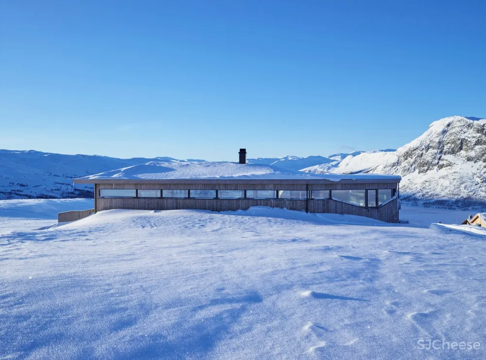 挪威L形雪地小屋 / Helen & Hard architects