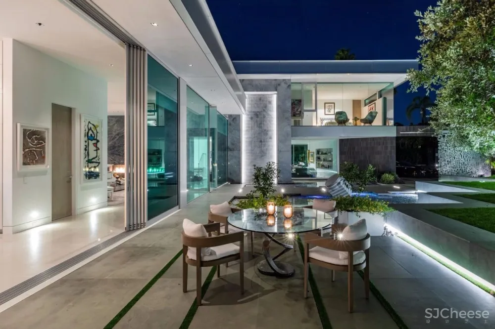 3.98 亿的超级山顶豪宅，无比奢侈的观景台